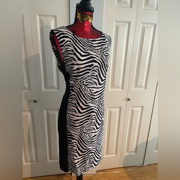 Dress - Picture 1 of 4